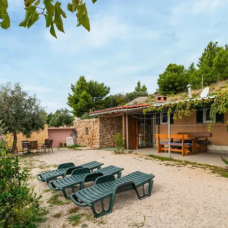 Awesome In Nerezisca With Wifi Hébergement de vacances Murvica (Brac)